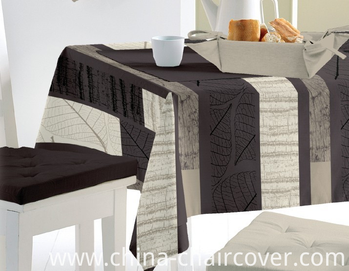 PVC Printed Pattern and Square Shape Table Cloth with Nonwoven Backing